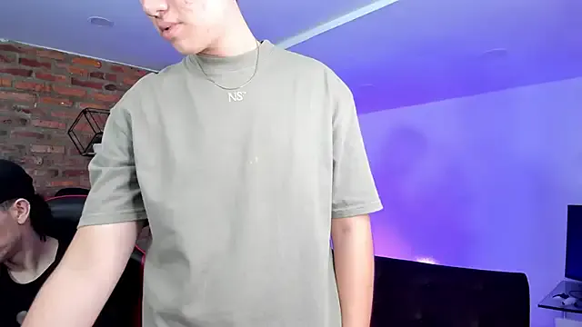 Handsomeboyss19 on StripChat