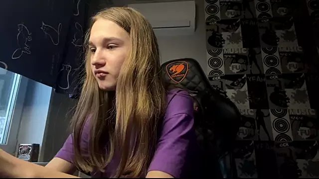 helgicuteness from StripChat is Freechat