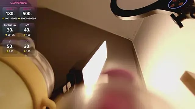 Honey-wanning from StripChat is Freechat