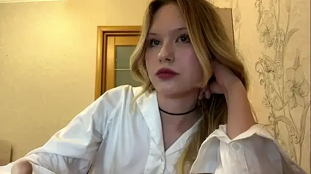 HoneyBlink — Feel my boobs under my top