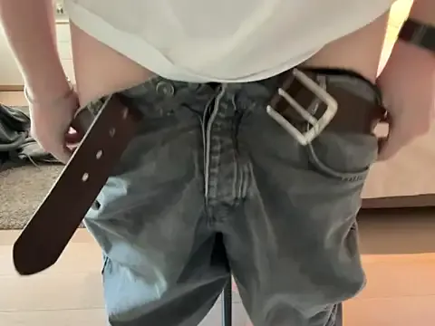hotbiboy2003 — Nackt ausziehen