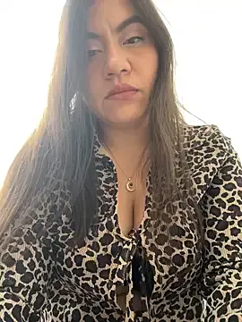 Iam__Cristal — Take out my thread + show pussy in publ