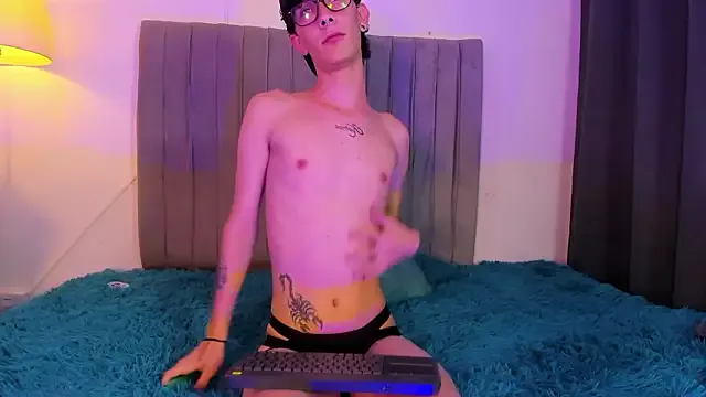 im_thomass — naked + play dick hard