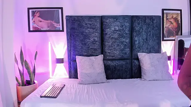 InnocentVibes — Spanking pussy (on top of my clothes)