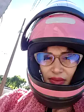 Irresistible24 on StripChat
