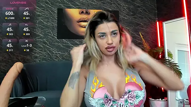 IzabelaTessa on StripChat