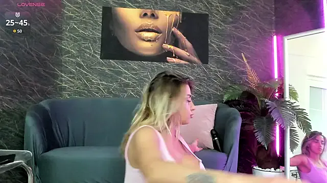 IzabelaTessa on StripChat