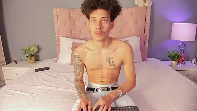 Joe_And_Emma from StripChat is Freechat