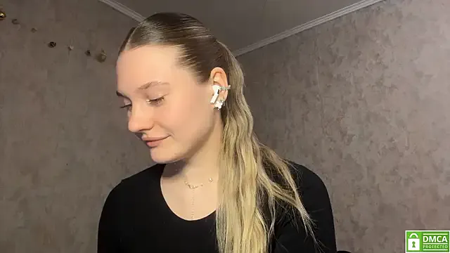 Jolievic — Biggest smile and blow kiss