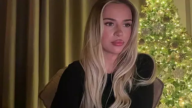 Julia_RL from StripChat is Freechat