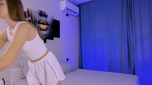 StripChat Kandeess is Freechat Kandeess — booty tease close to u