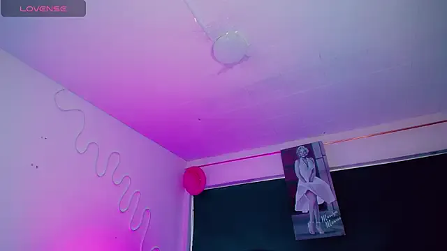 Kendall_hornyy — HELLO QUEEN