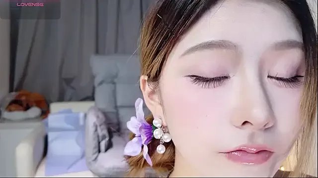 Kiki--2025 model from StripChat