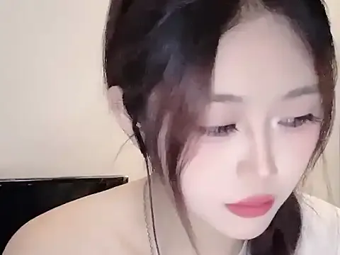 KiKi-011 on StripChat