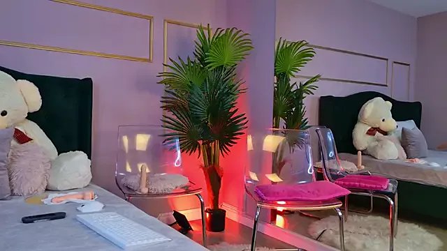 KirraWhite from StripChat is Freechat