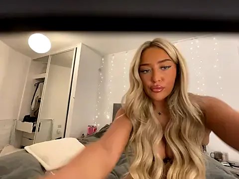 Laceyvipx model from StripChat