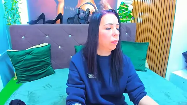 LauraSiin on StripChat