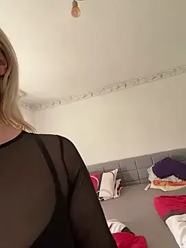 LaurasStar —  Close-up ass bouncing right at the ca