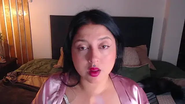 leia_hot_ — show boobs and saliva in they