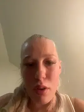 LeniMaria — Show Boobs