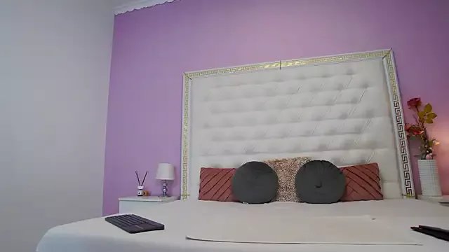 Lenna_Paul from StripChat is Freechat