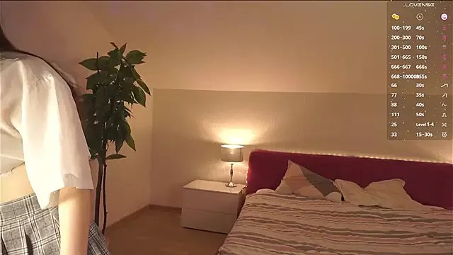 LeonaBelhumeur from StripChat is Freechat