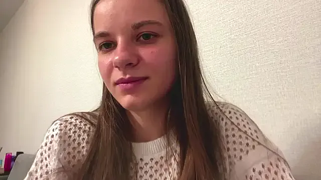 Liabae — Mash my cheeks close-up