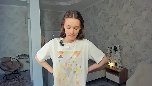 LianneBynon — Lips Tease