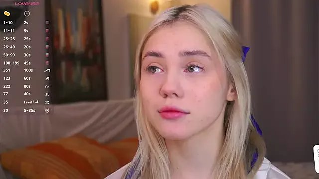 LilianBenskin from StripChat is Freechat