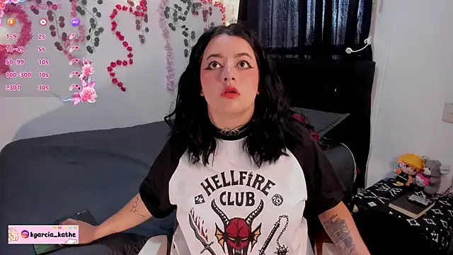 Lin-cute — See pussy + cameltoe 