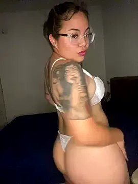 Lindalatina2001 from StripChat is Freechat