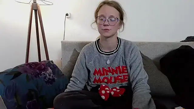 little-leni — dildo  in pussy in ticket show