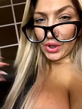 LittleMissEeve on StripChat