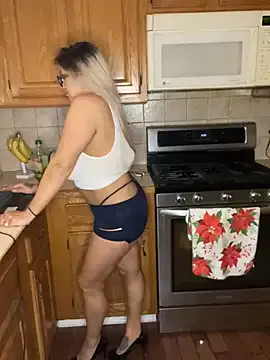 LittleMissEeve on StripChat