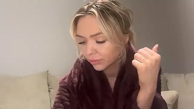 lolableux model from StripChat