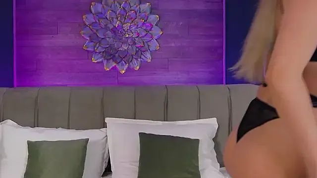 StripChat LoraDevine is Freechat LoraDevine — Legs Teasing