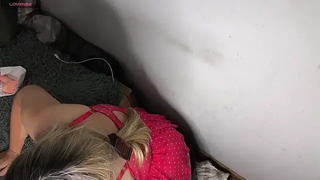 LoveInAllHoles — PUSSY FUCK (ANAL PLUG IN)