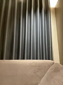 lucy2027 from StripChat