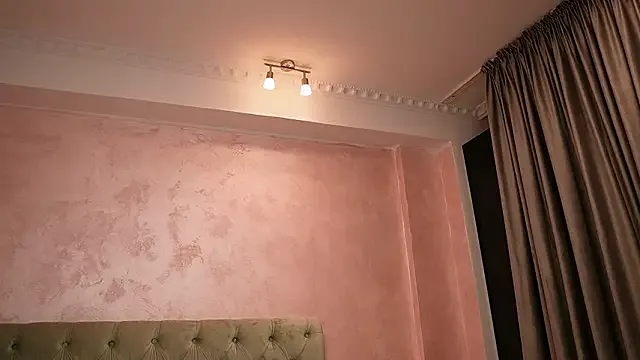 LucyWilow — Sexy Strip Tease