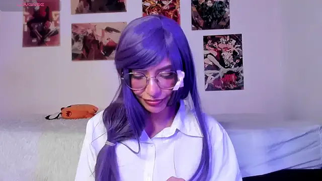 Luna-Chann on StripChat
