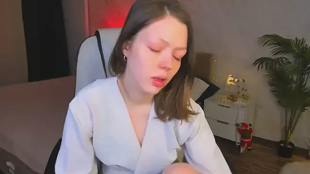 Lunar_Lily on StripChat