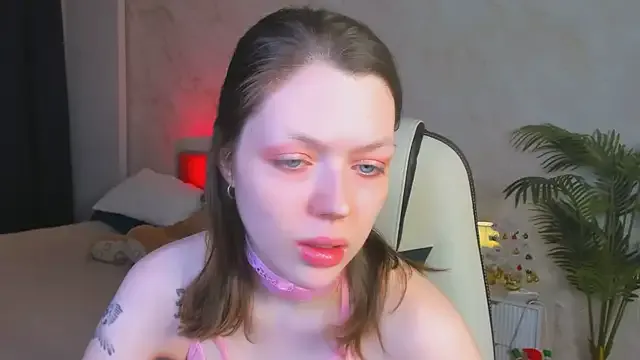 Lunar_Lily on StripChat