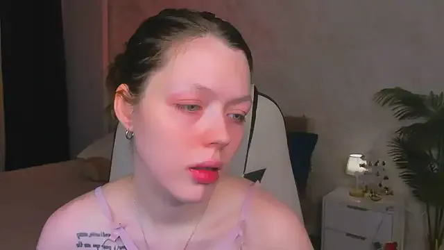 Lunar_Lily on StripChat
