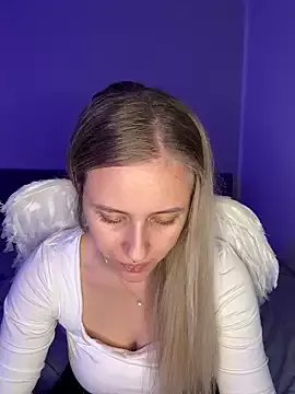 lunawolf21 from StripChat is Freechat