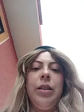 madelaine- — Tits out for 2 minutes in public