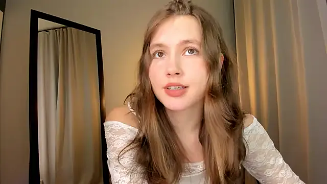 MaryannSoftt — spread legs and show pussy