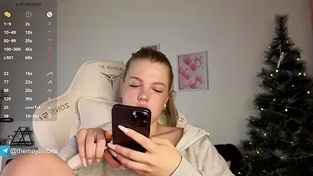 Maya_Rave on StripChat