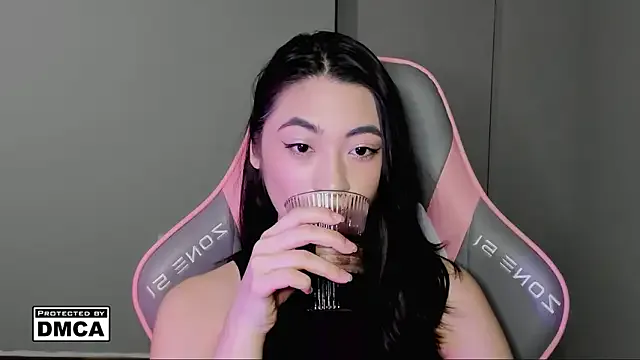 MeilideQian1 — Show your chest