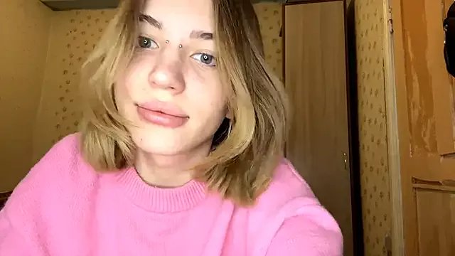 MelaineAytes from StripChat is Freechat