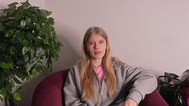 StripChat MelanyRuch is Private MelanyRuch — stand up and show my outfit